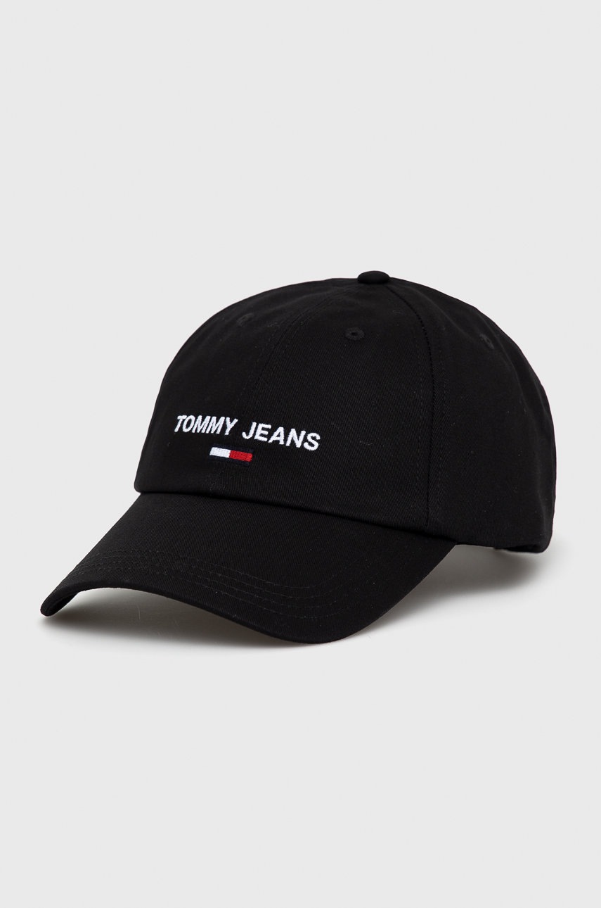 

Памучна шапка Tommy Jeans в черно с апликация, Черен