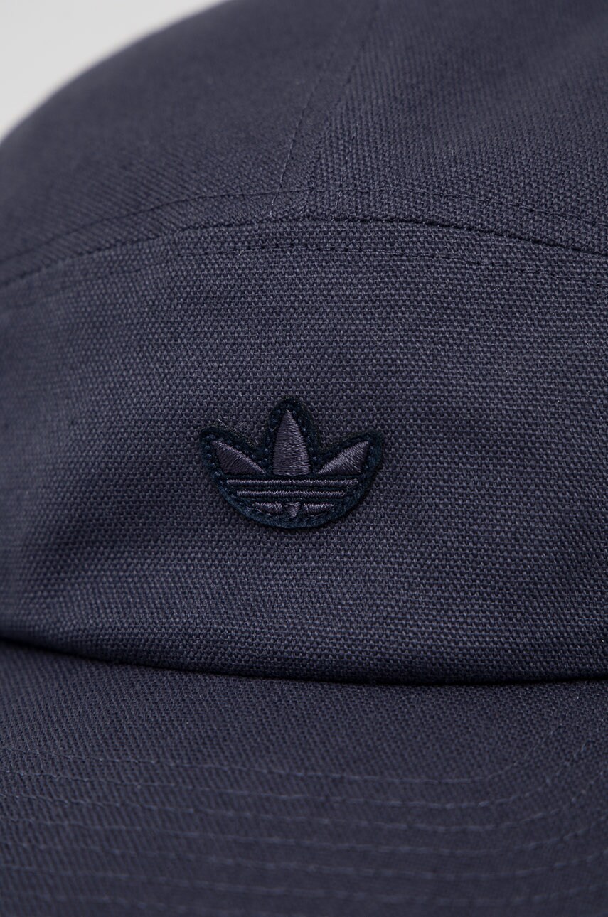 

Хлопковая кепка adidas Originals HD9731 цвет синий гладкая