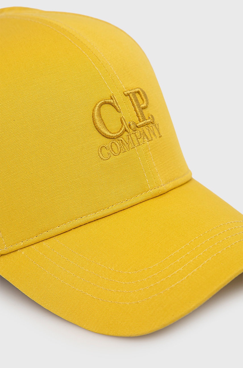 

Бавовняна кепка C.P. Company колір жовтий з аплікацією