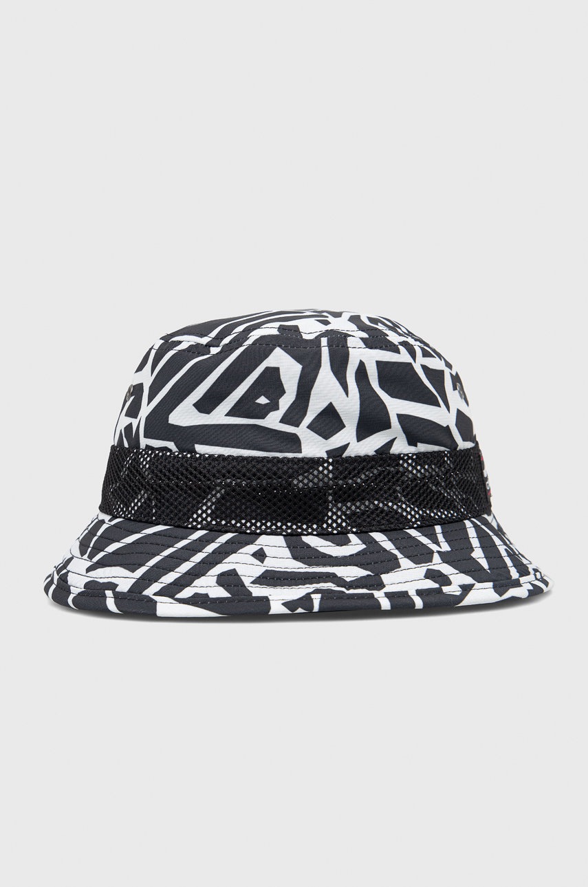 

Капела Quiksilver в черно, Черен