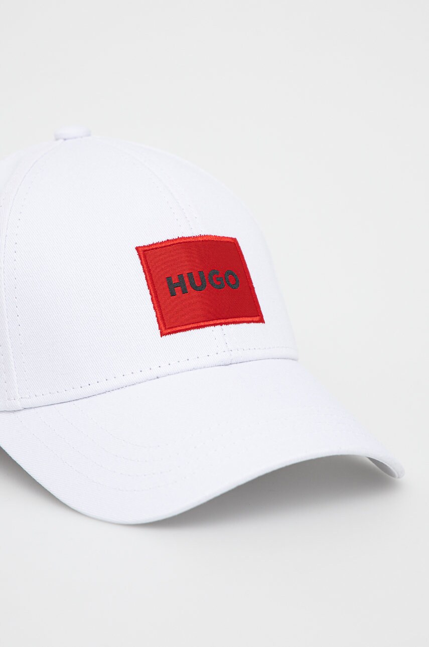 

Хлопковая кепка HUGO цвет белый с аппликацией