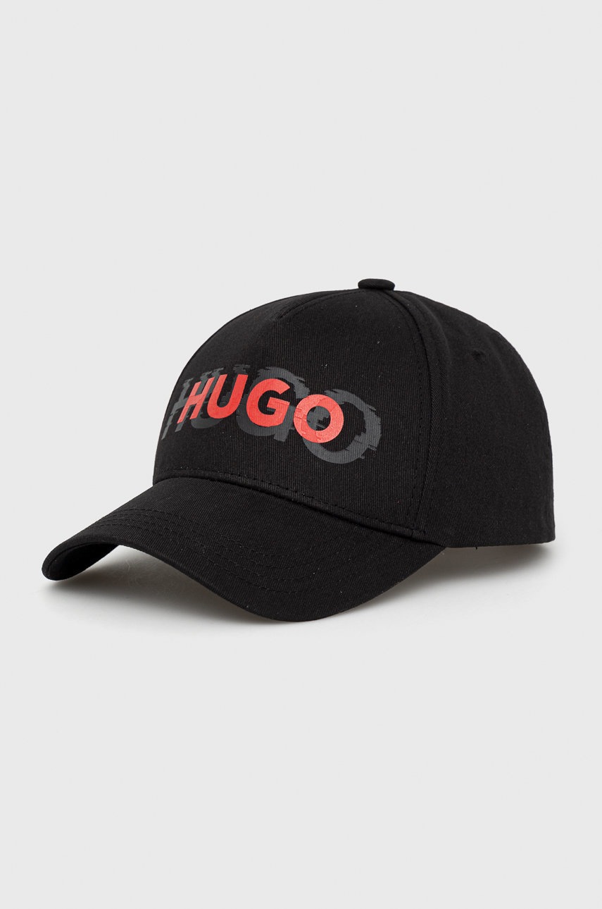 

Памучна шапка HUGO в черно с принт, Черен