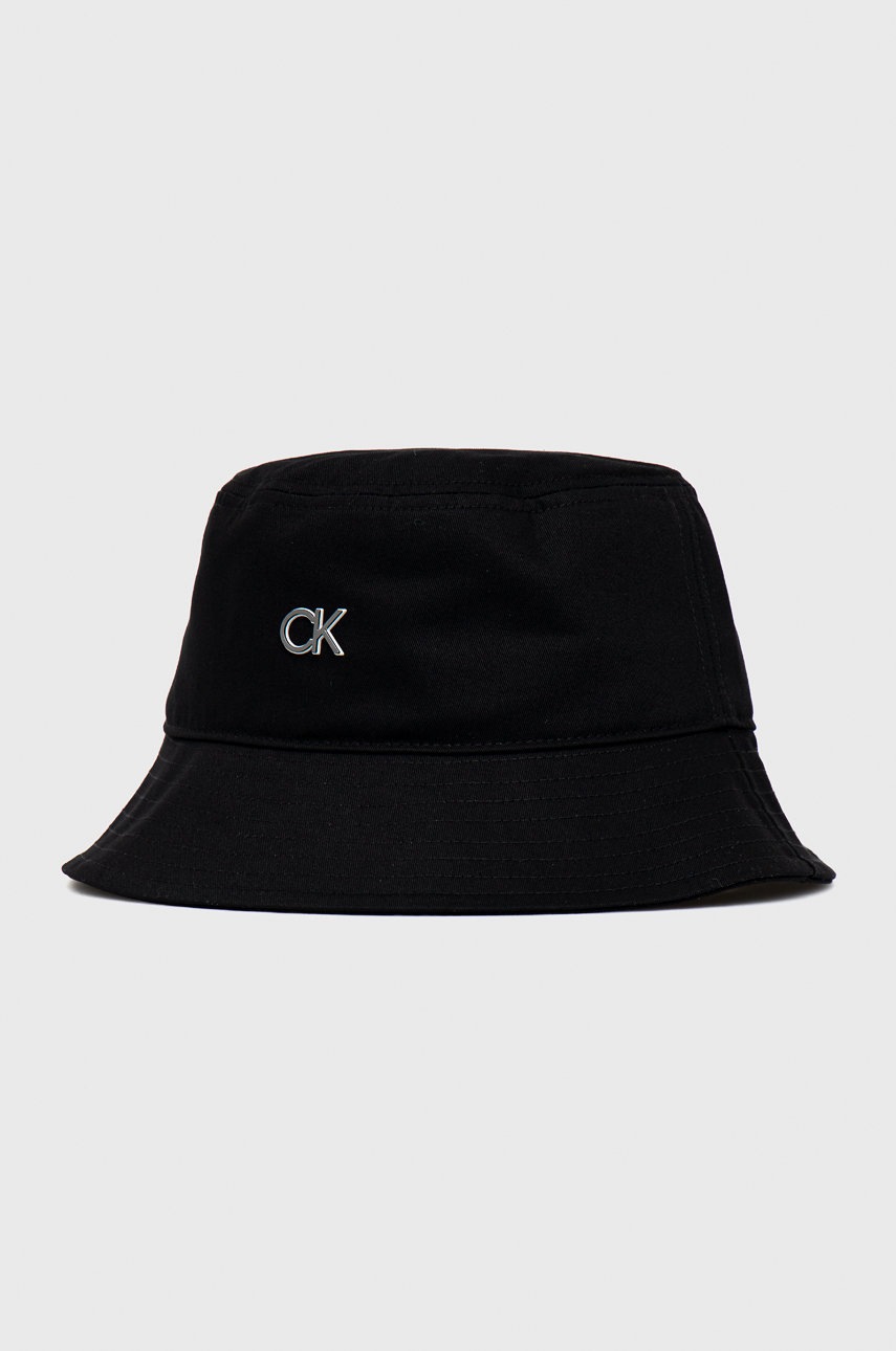 

Памучна капела Calvin Klein в черно от памук, Черен