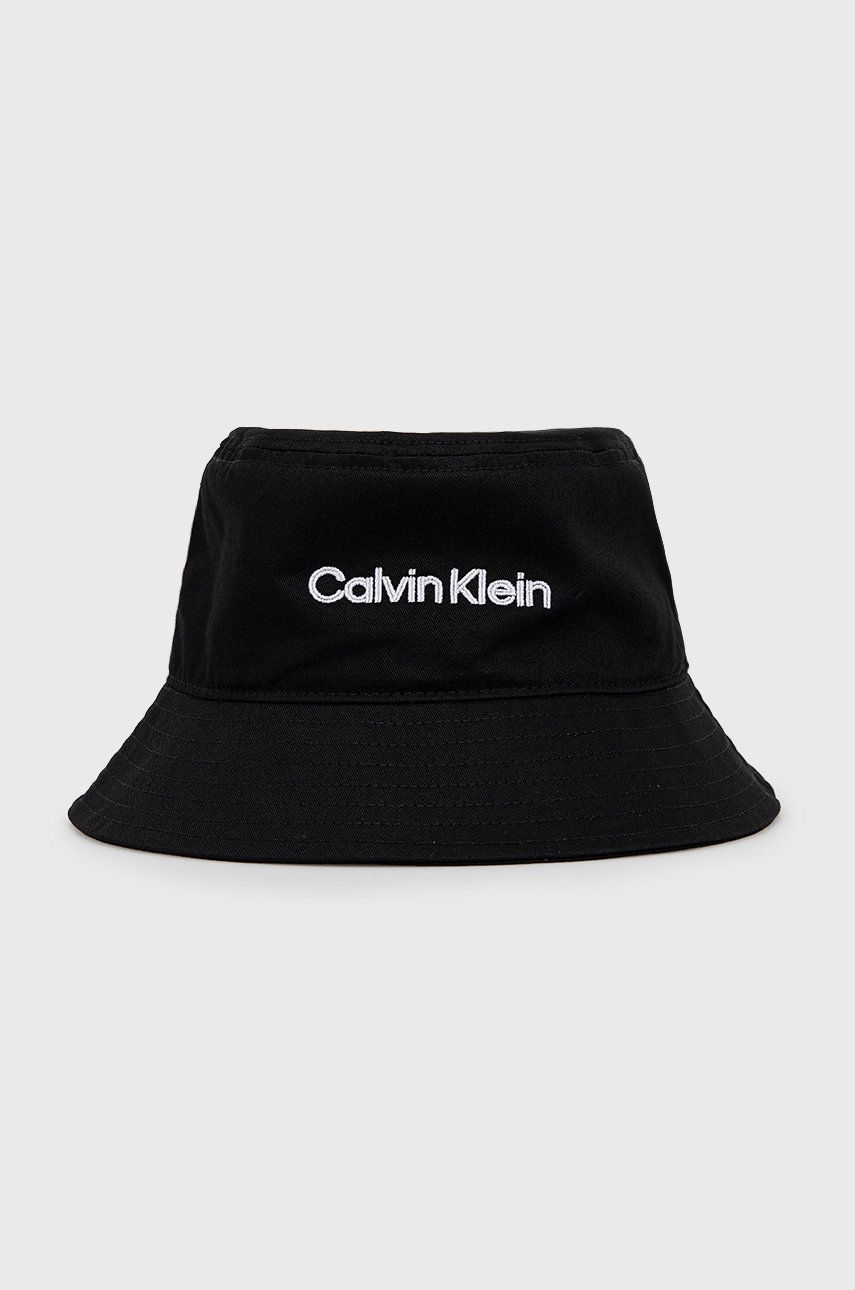 

Памучна капела Calvin Klein в черно от памук, Черен