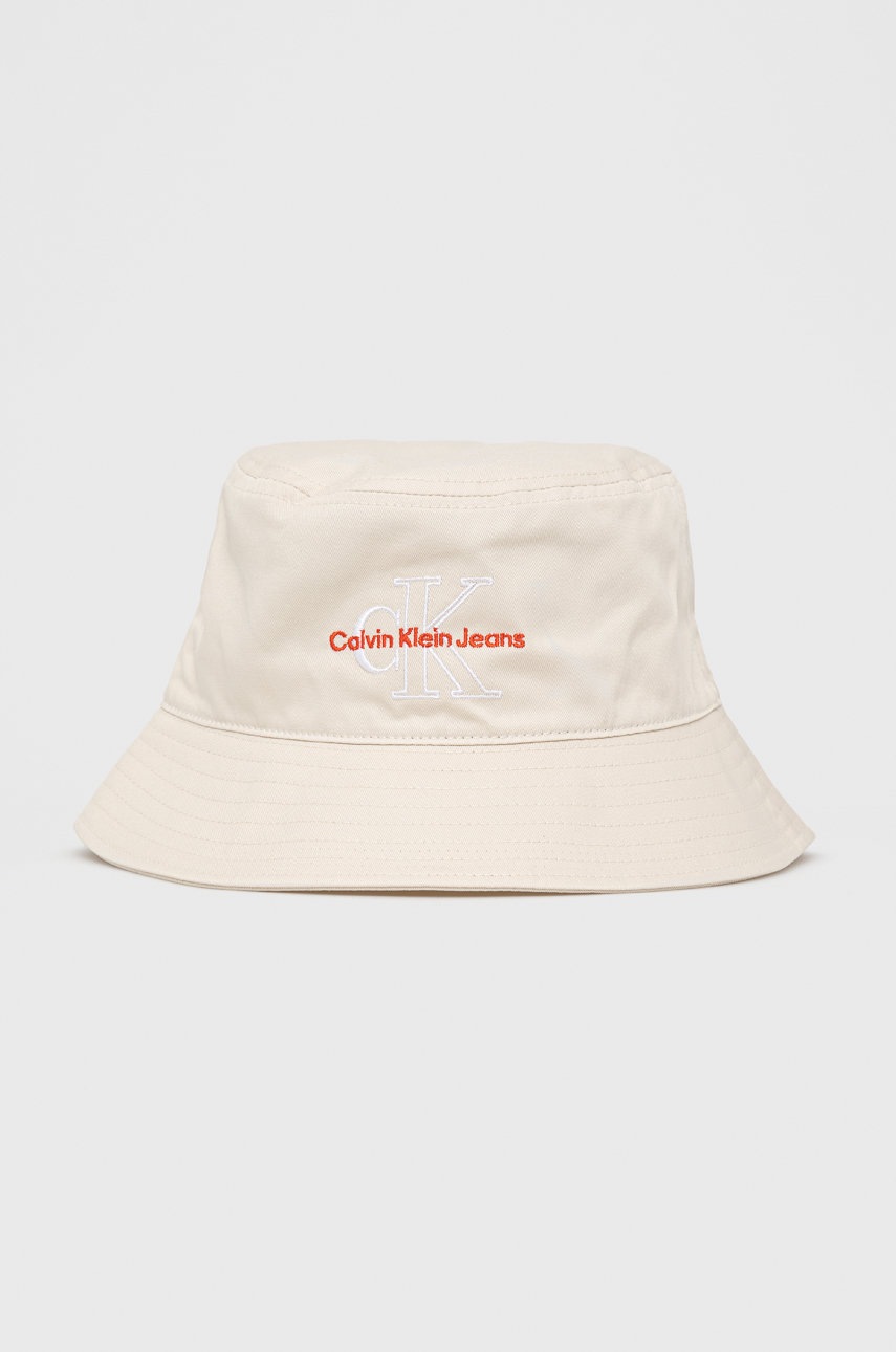 

Памучна капела Calvin Klein Jeans в бежово от памук, Бежов