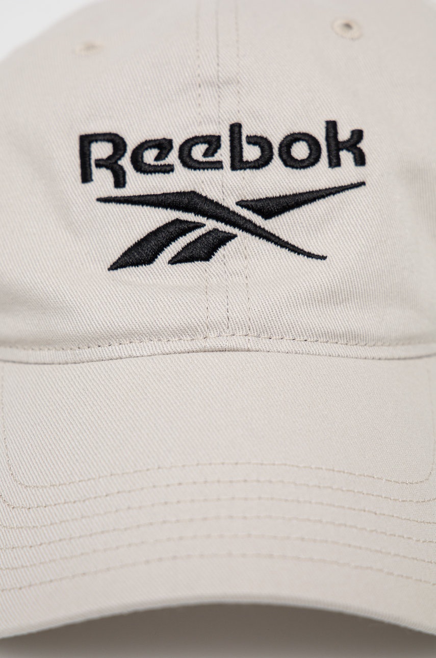 

Хлопковая кепка Reebok HD9887 цвет бежевый с аппликацией