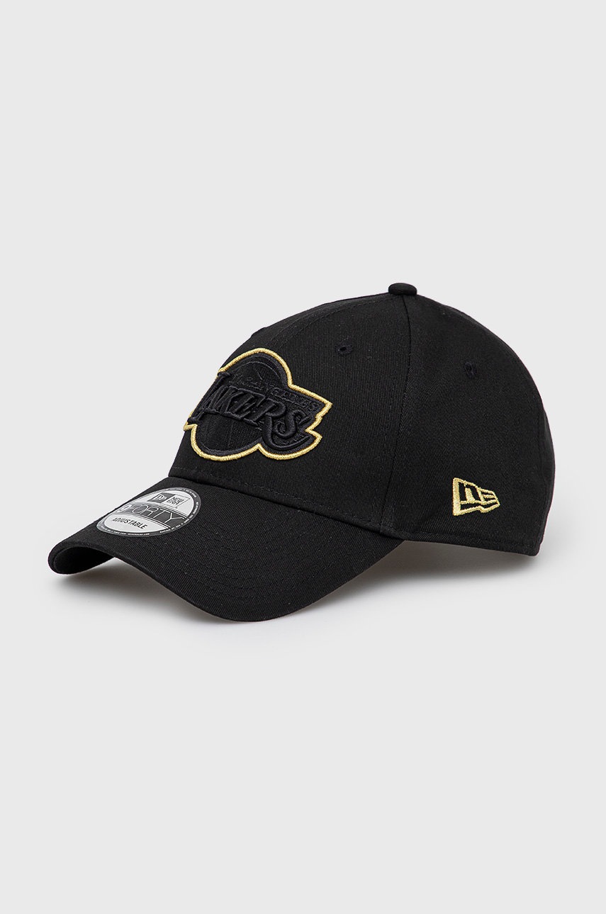 

Шапка New Era в черно с апликация, Черен
