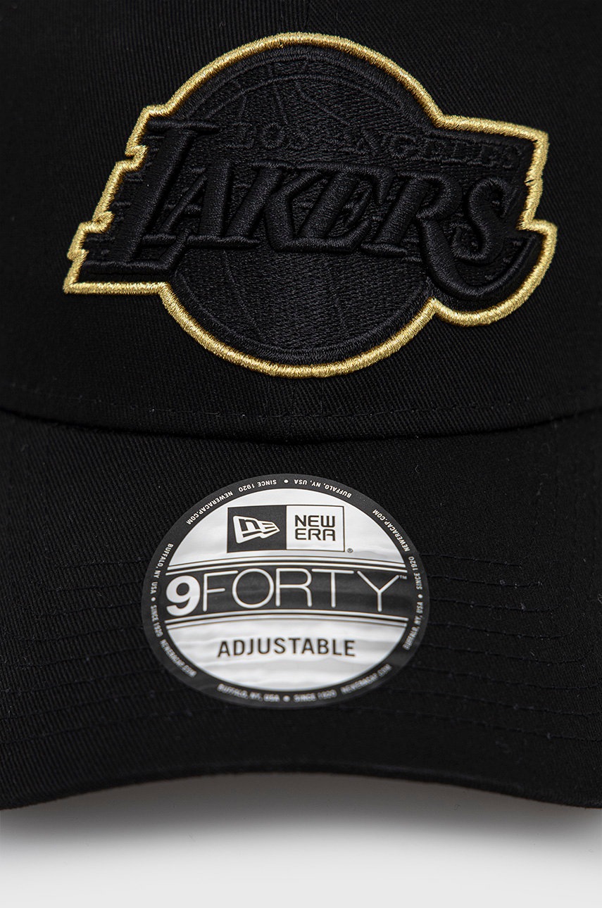 

Кепка New Era колір чорний з аплікацією