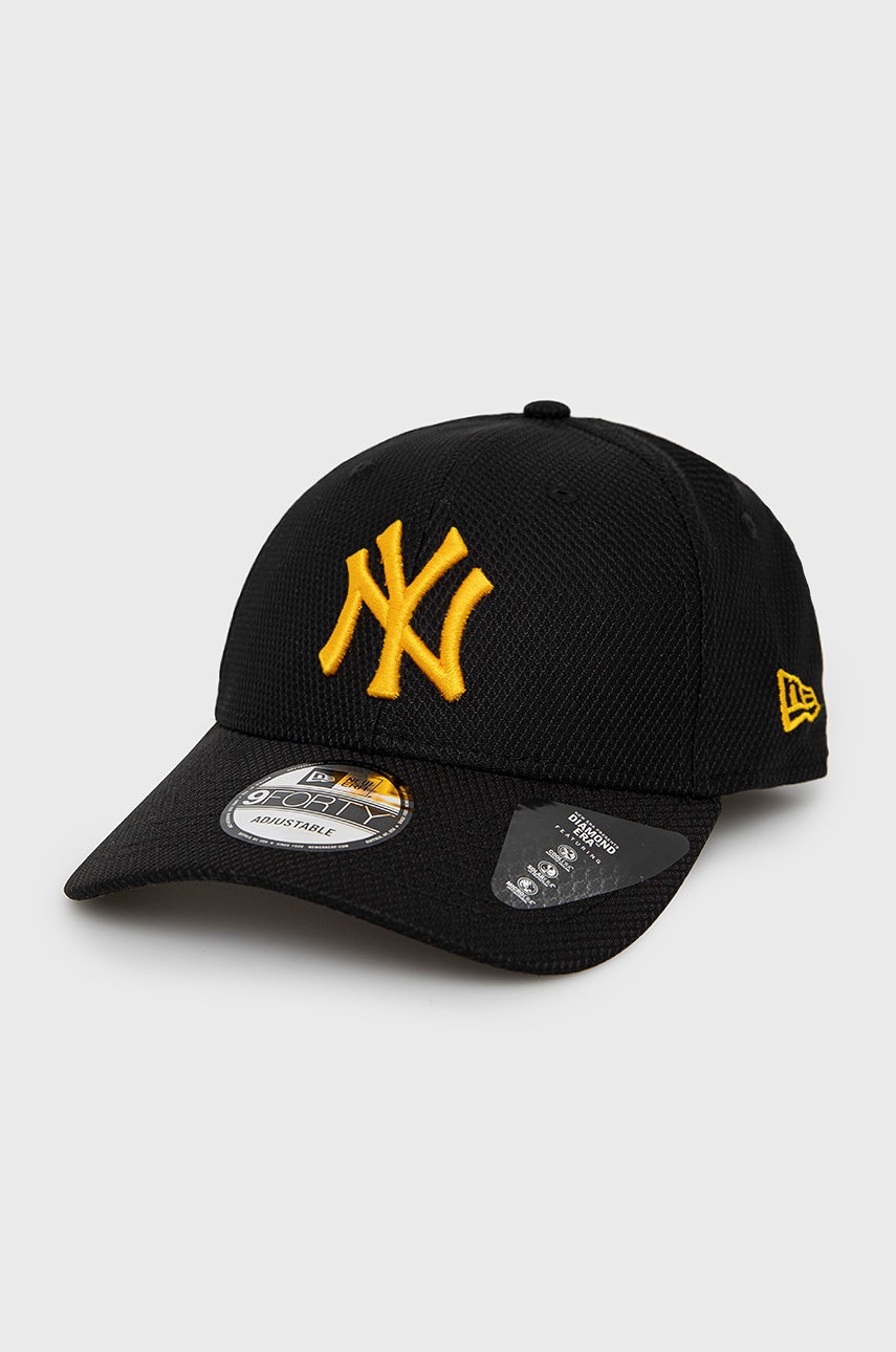 

Кепка New Era колір чорний з аплікацією