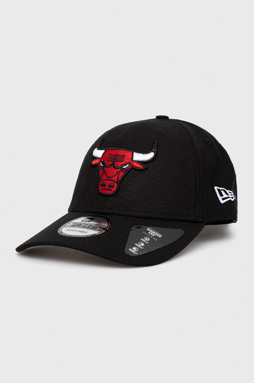 

Шапка New Era в черно с апликация, Черен