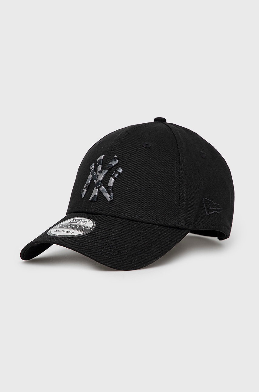 

Памучна шапка New Era в черно с апликация, Черен