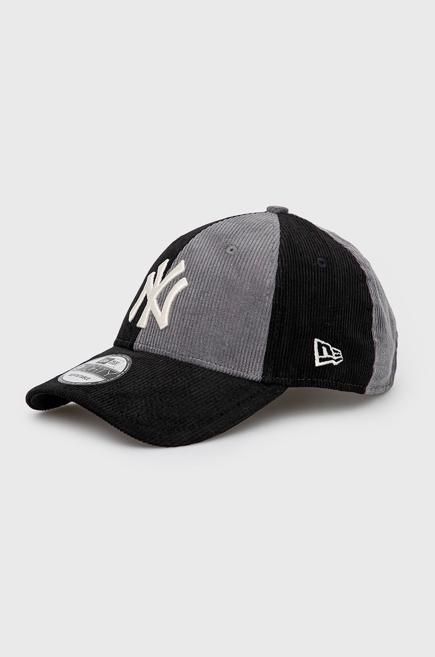 

Шапка New Era в черно с апликация, Черен