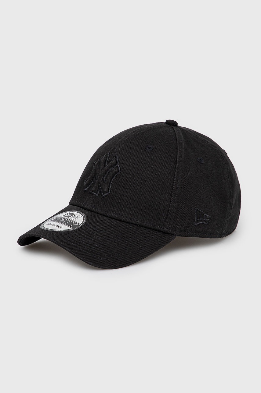 

Памучна шапка New Era в черно с апликация, Черен