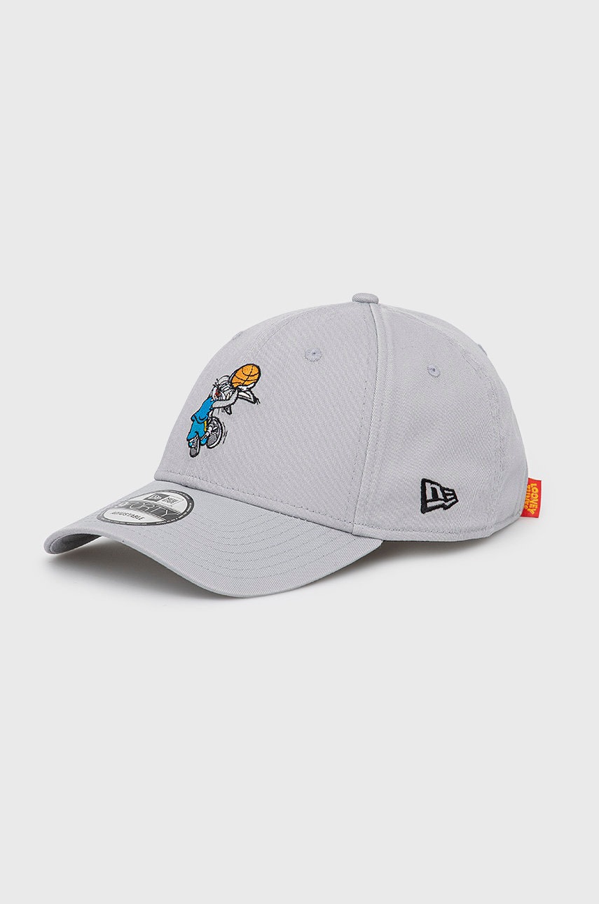 

Памучна шапка New Era в сиво с апликация, Сив