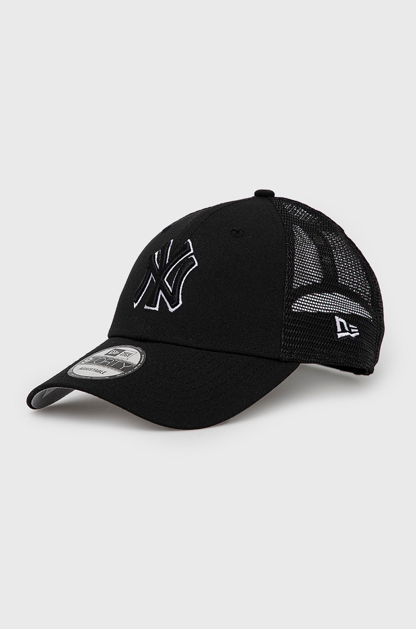 

Шапка New Era в черно с апликация, Черен