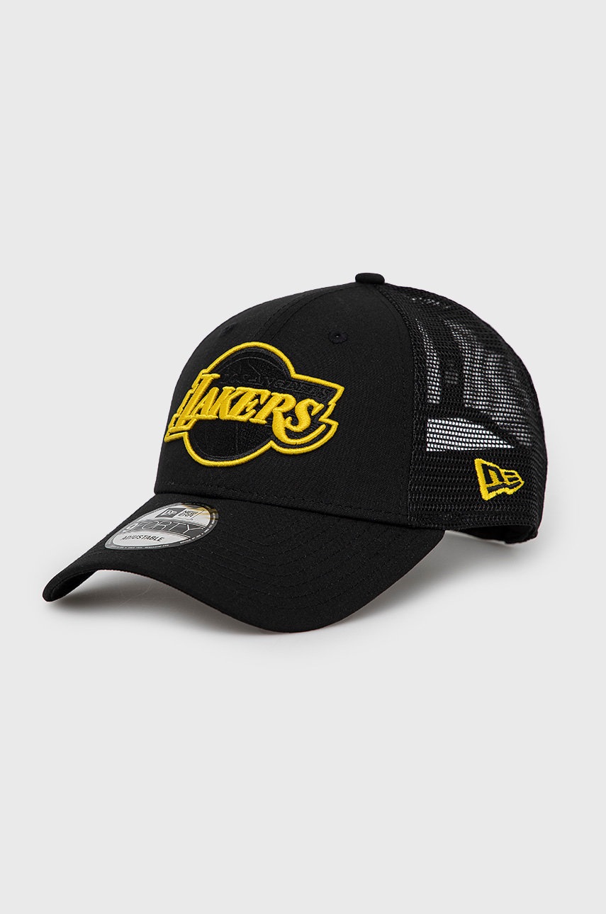 

Шапка New Era в черно с апликация, Черен