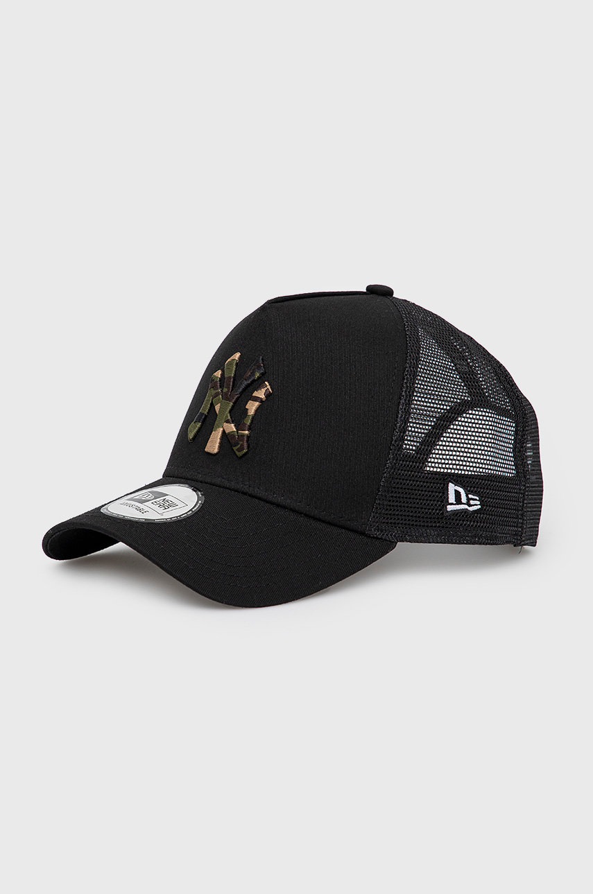 

Шапка New Era в черно с апликация, Черен