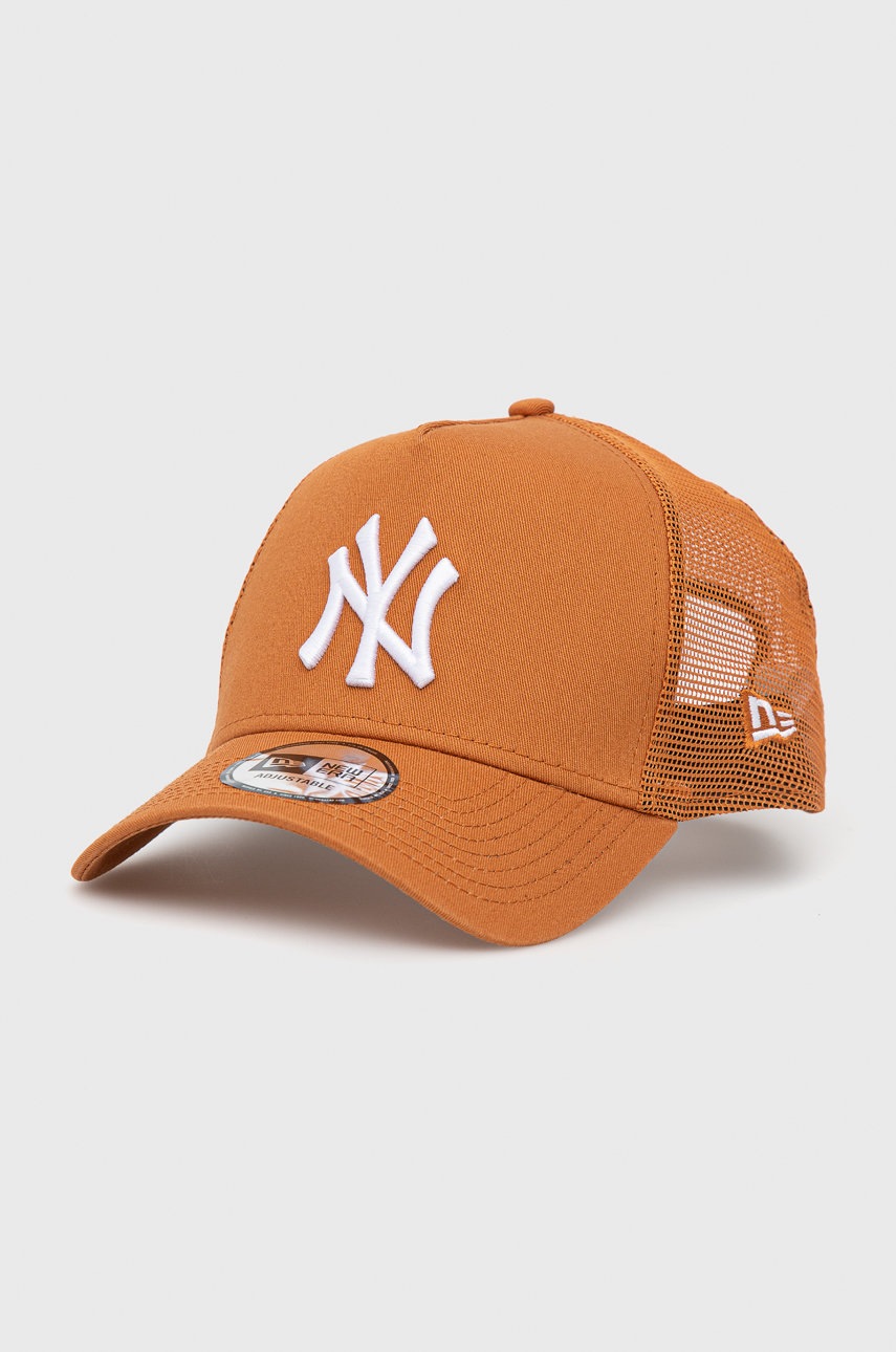 

Шапка New Era в кафяво с апликация, Кафяв