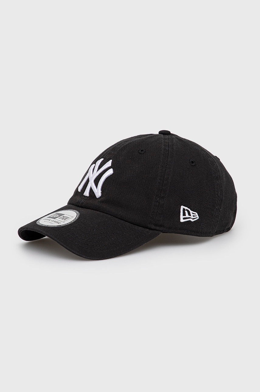 

Памучна шапка New Era в черно с апликация, Черен