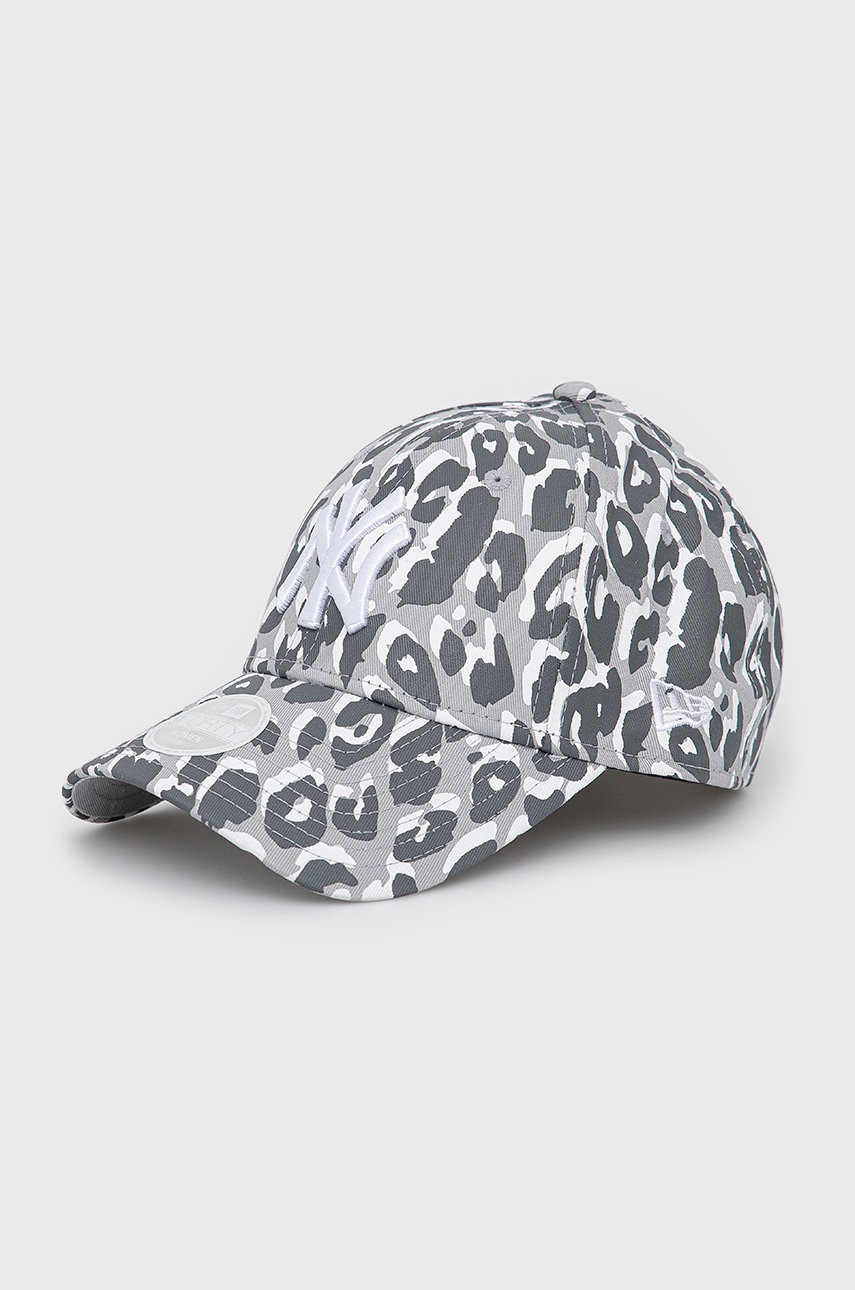 

Памучна шапка New Era в сиво с апликация, Сив