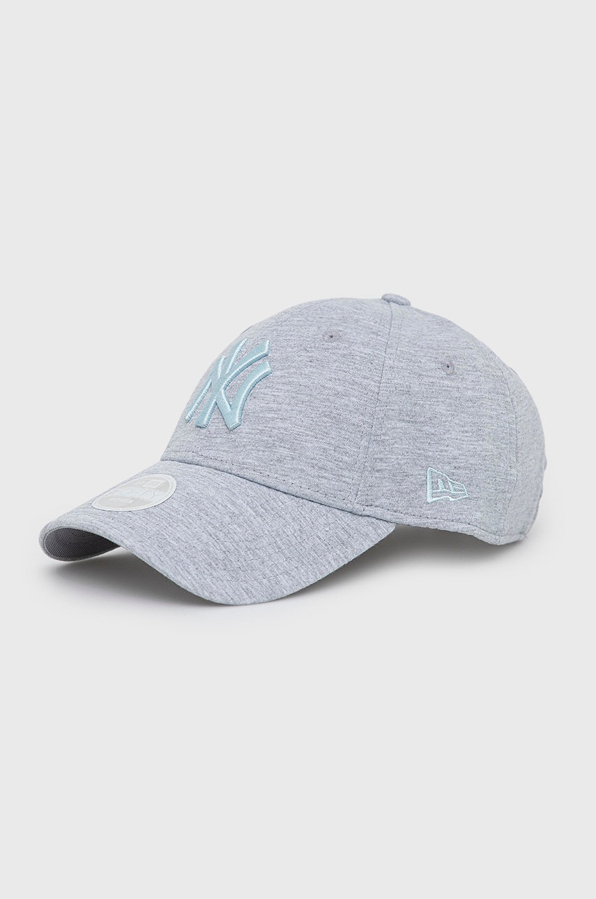 

Памучна шапка New Era в сиво с апликация, Сив