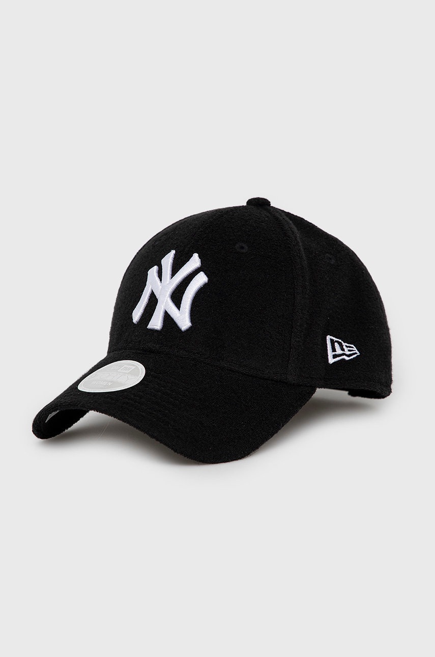

Шапка New Era в черно с апликация, Черен