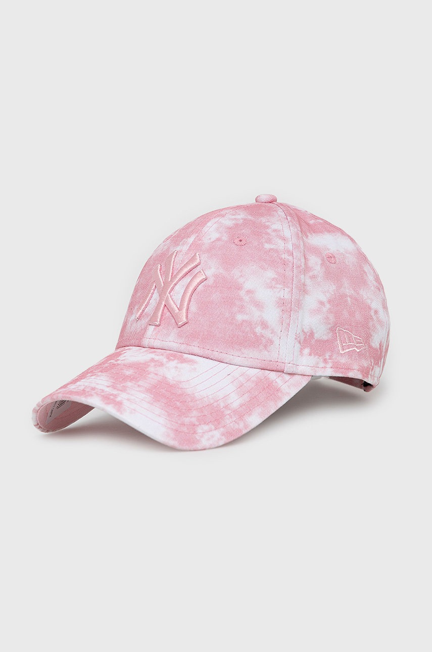

Памучна шапка New Era в розово с апликация, Розов