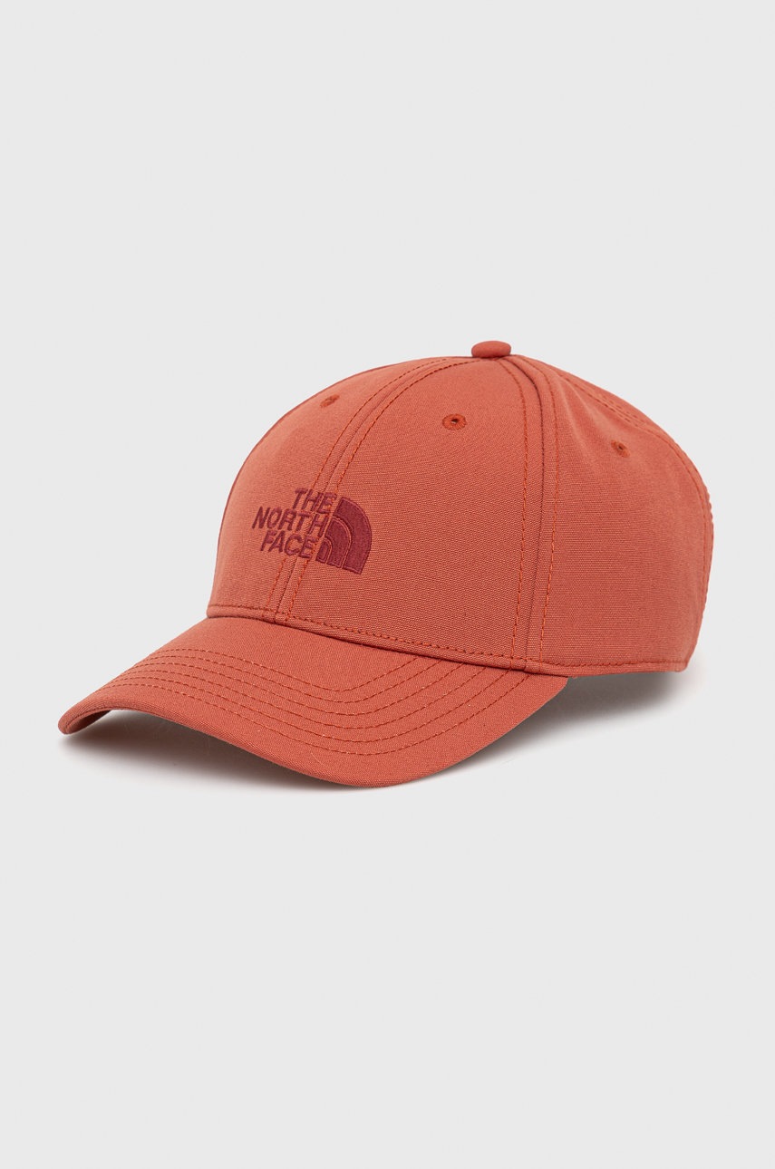 

Шапка The North Face в червено с апликация, Червен