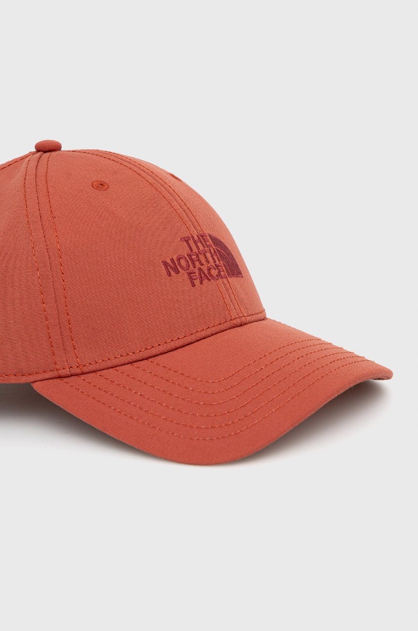 

Кепка The North Face цвет красный с аппликацией