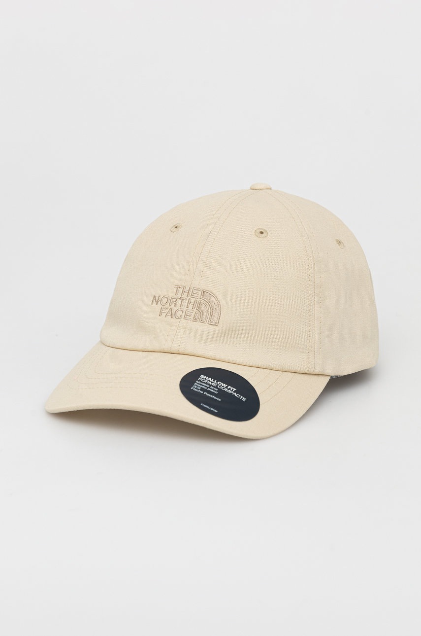 

Памучна шапка The North Face в бежово с апликация, Бежов