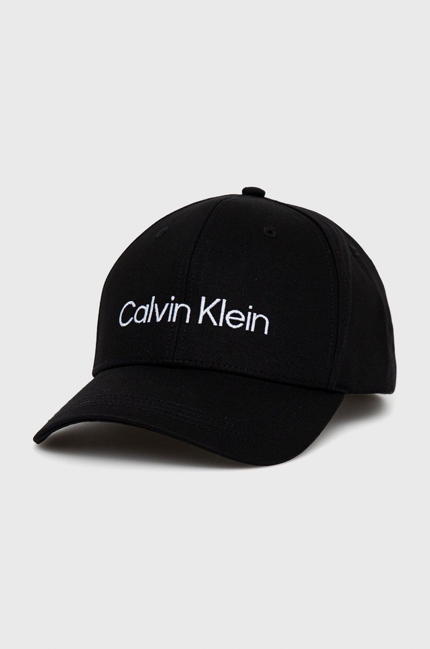 Calvin Klein czapka bawełniana kolor czarny z aplikacją