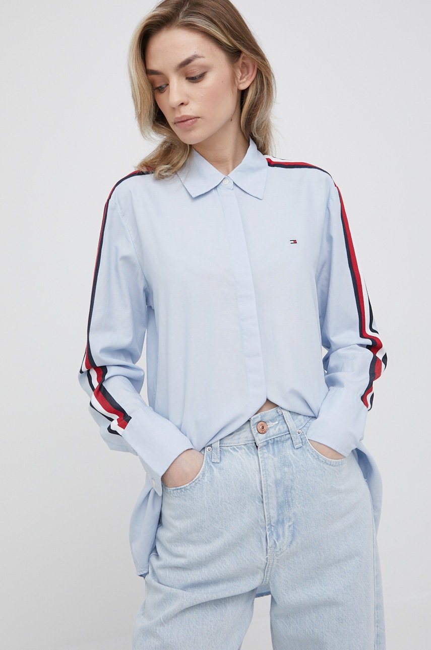 

Памучна риза Tommy Hilfiger дамска със стандартна кройка с класическа яка, Син