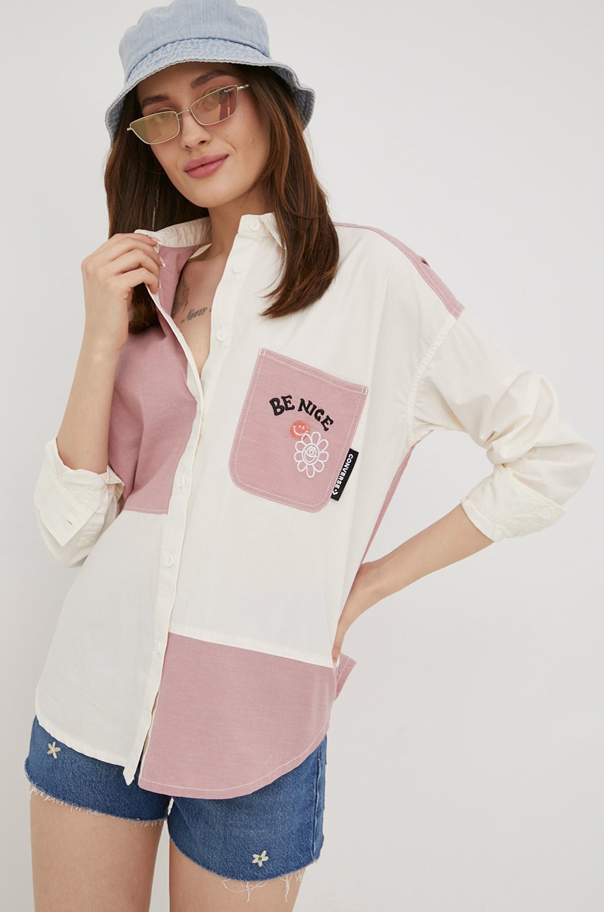 

Памучна риза Converse дамска в бяло със стандартна кройка с класическа яка, Бял