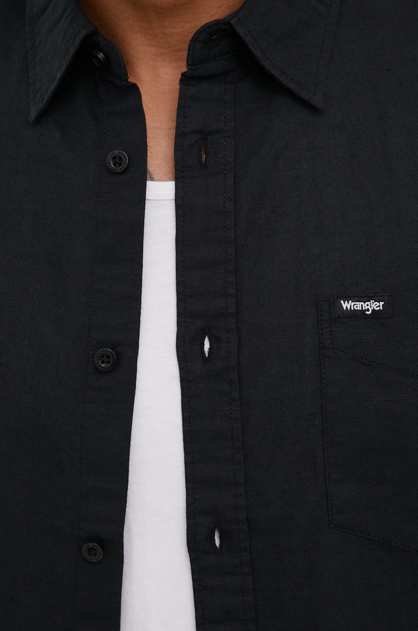 

Сорочка з льону Wrangler чоловіча колір чорний regular класичний комір