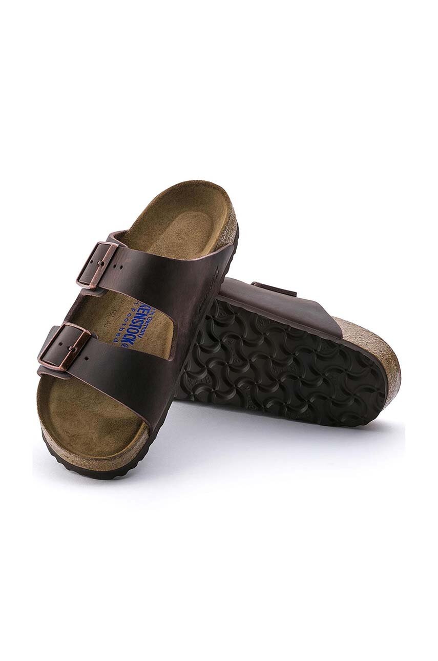 Δερμάτινες παντόφλες Birkenstock Arizona γυναικείες, χρώμα: καφέ, 452763 φωτογραφία