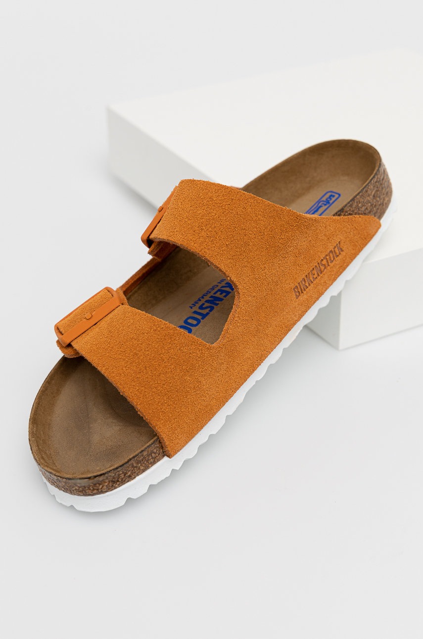 

Замшевые шлепанцы Birkenstock Arizona женские цвет оранжевый