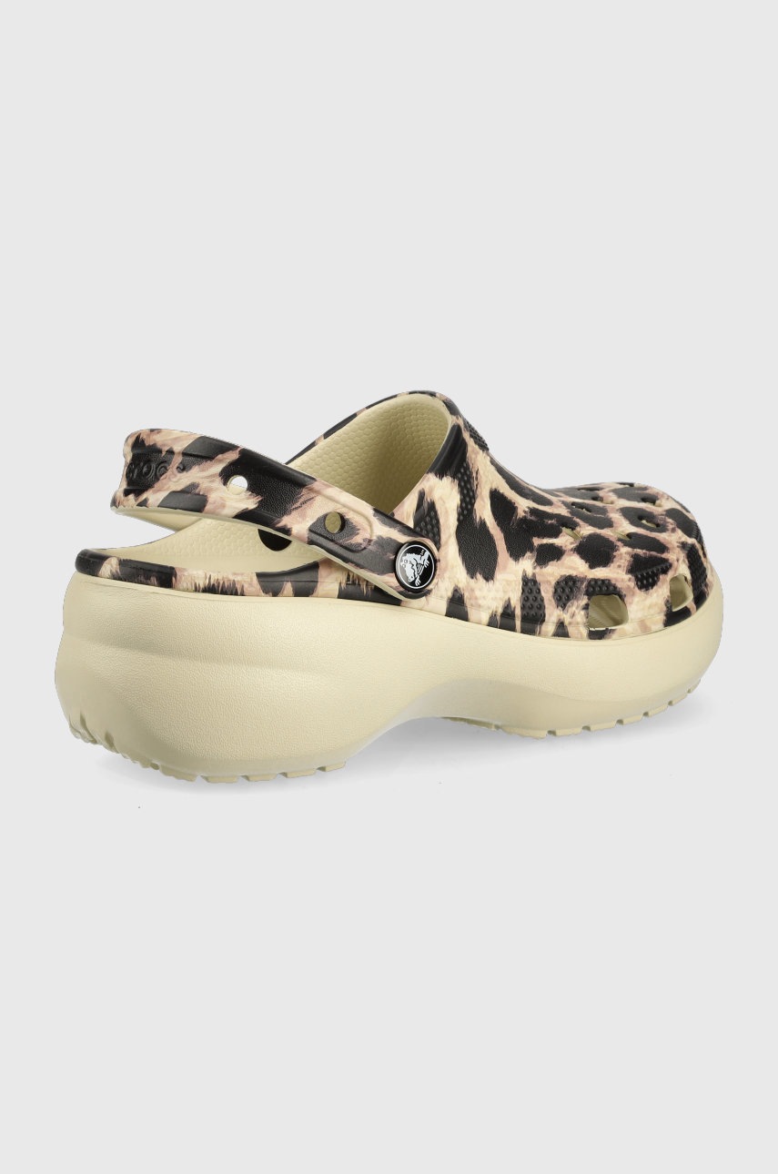 

Шлепанцы Crocs Classic Platform Animal Remix Clog женские цвет коричневый на платформе 207844