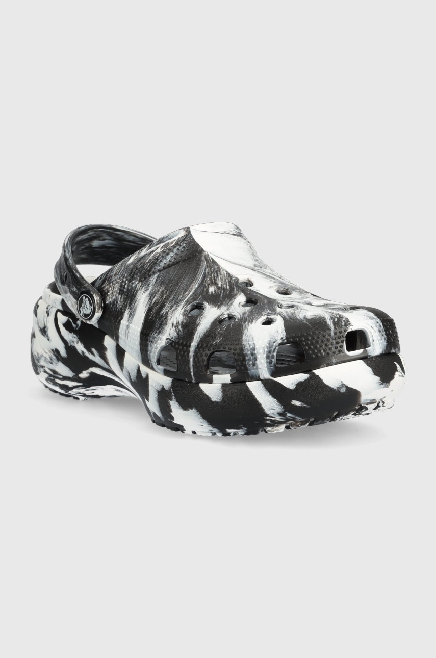 

Шльопанці Crocs Classic Platform Marbled жіночі колір чорний на платформі 207176