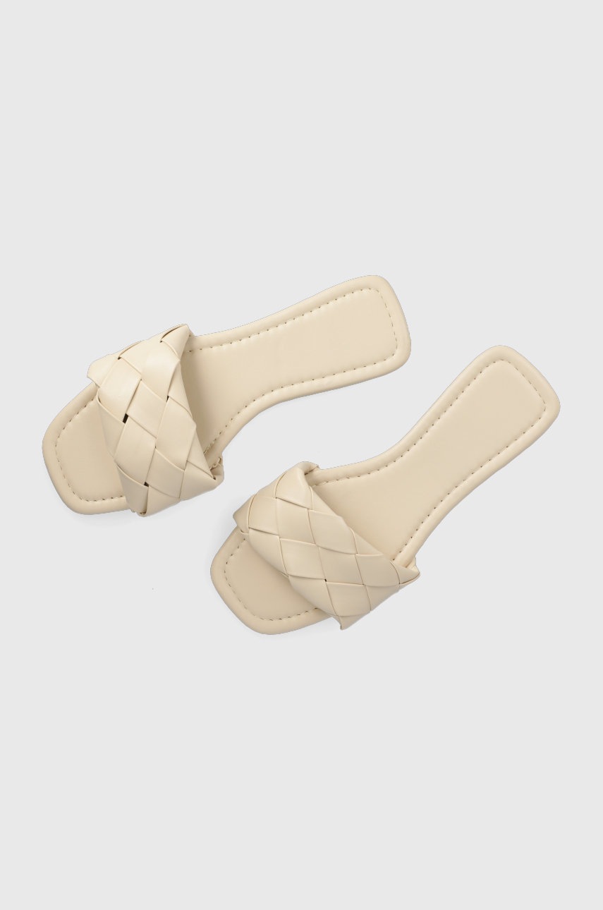 

Чехли Truffle Collection Spring дамски в бежово, Бежов
