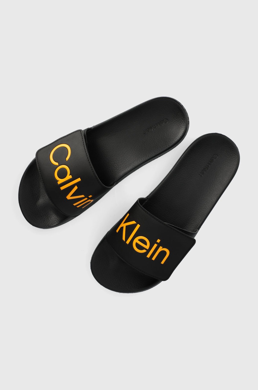 

Чехли Calvin Klein в черно, Черен