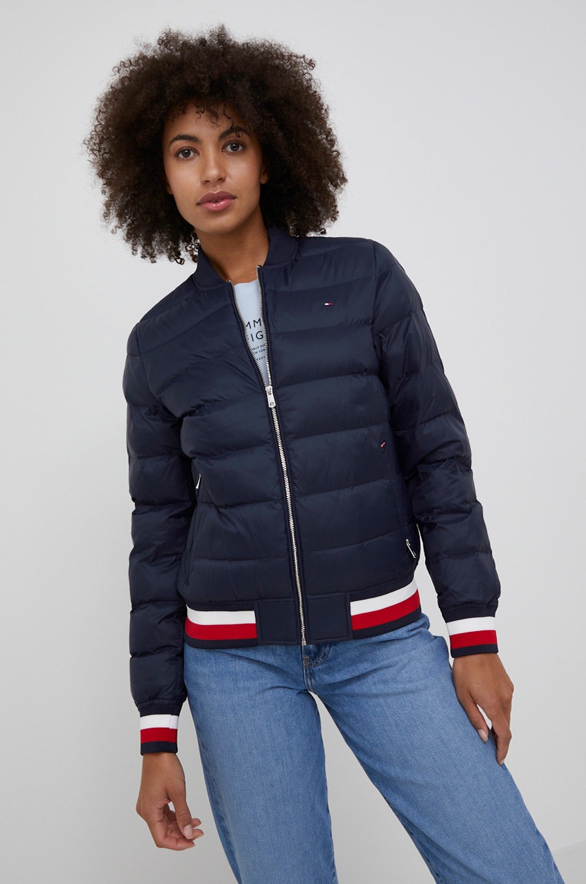 

Яке бомбър Tommy Hilfiger дамско в тъмносиньо със зимна изолация, Тъмносин