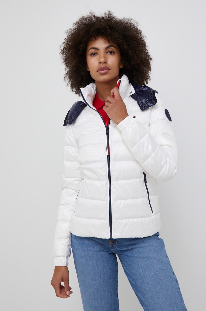 

Пухено яке Tommy Hilfiger дамско в бяло със зимна изолация, Бял
