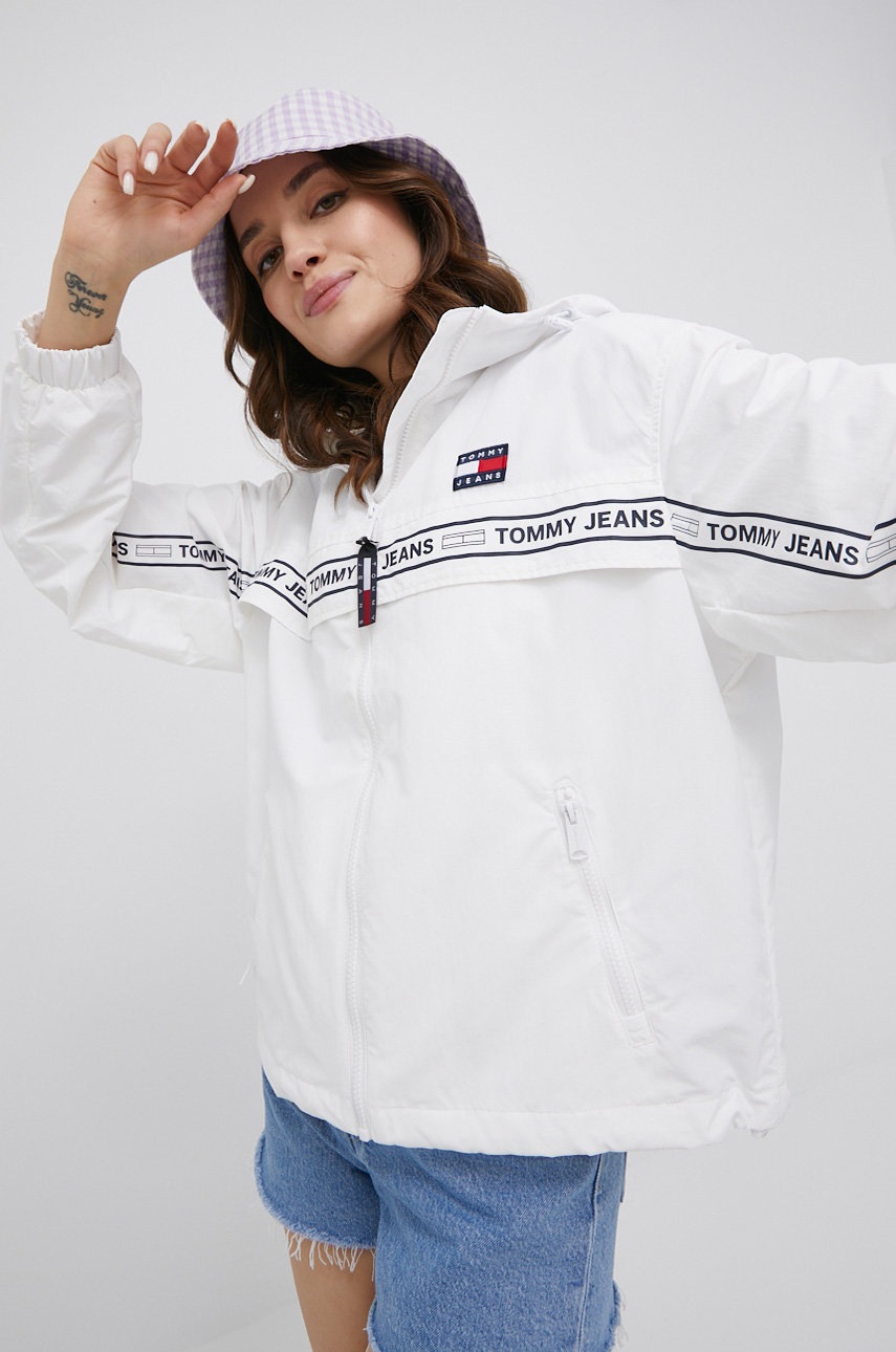 

Яке Tommy Jeans дамска в бяло с преходна изолация, Бял