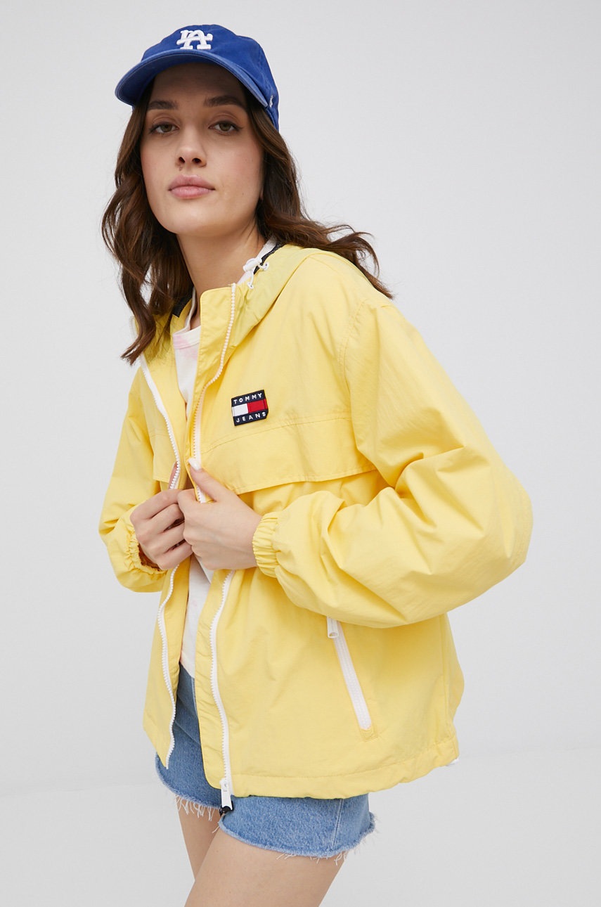 

Яке Tommy Jeans дамска в жълто с преходна изолация, Жълт