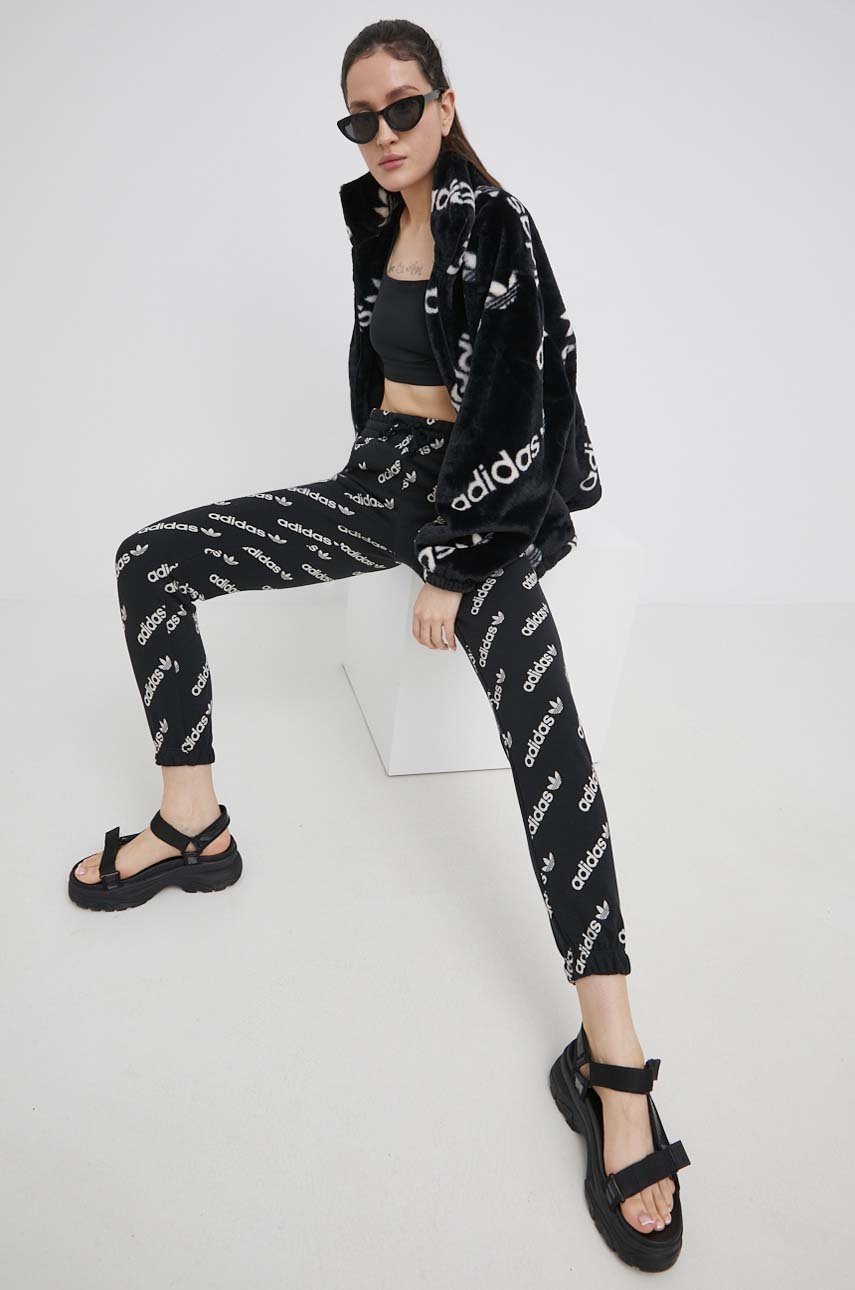 

Куртка adidas Originals HM4885 женская цвет чёрный переходная