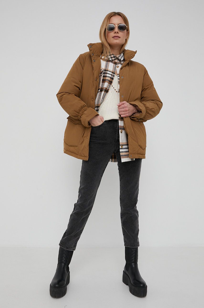 Vero Moda geaca femei, culoarea maro, de iarna imagine reduceri black friday 2021 answear.ro
