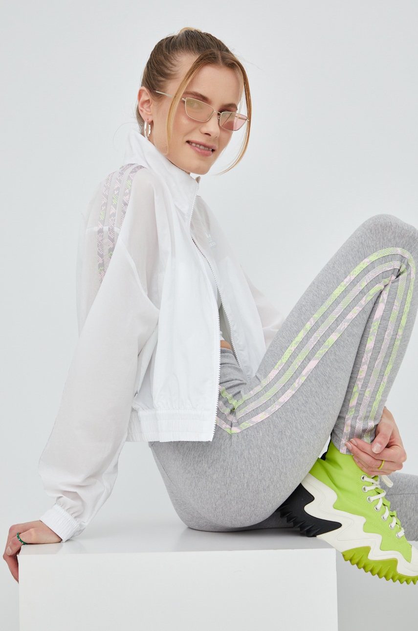 

Куртка-бомбер adidas Originals HT5988 жіночий колір білий перехідна