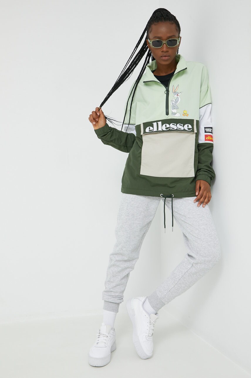 

Куртка Ellesse X Looney Tunes женская цвет зелёный переходная oversize