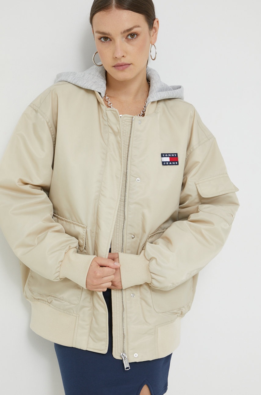 

Яке бомбър Tommy Jeans в бежово с преходна изолация, Бежов