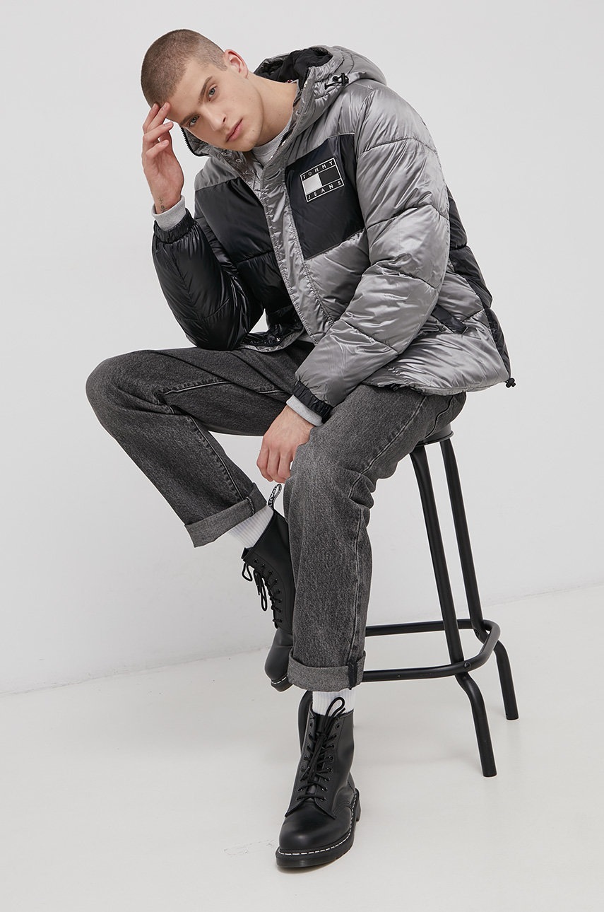 

Куртка Tommy Jeans мужская цвет серый зимняя